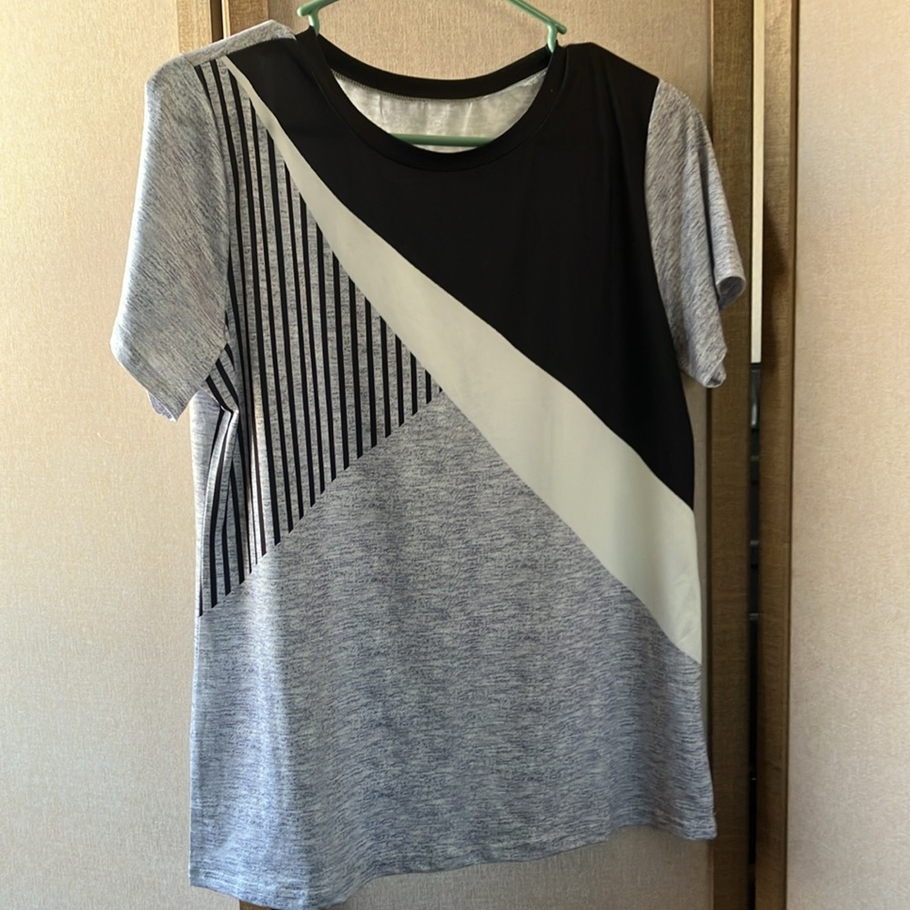 FINAL MARKDOWN Ladies Gray T-Shirt small